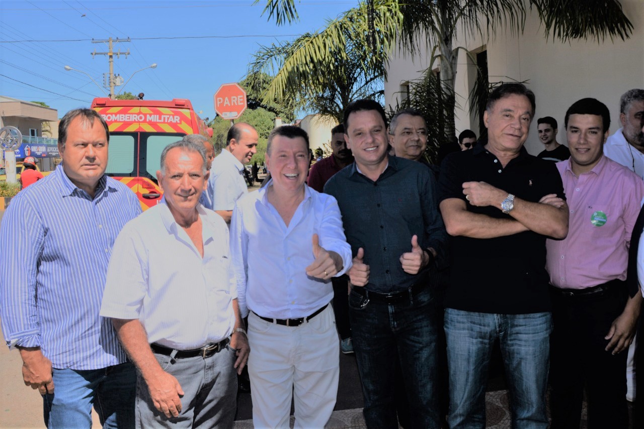 Renato Damásio e aliados em meio a Jose Nelto e Alvaro Dias
