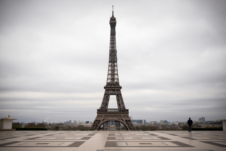 (Torre Eiffel, em Paris/AFP)