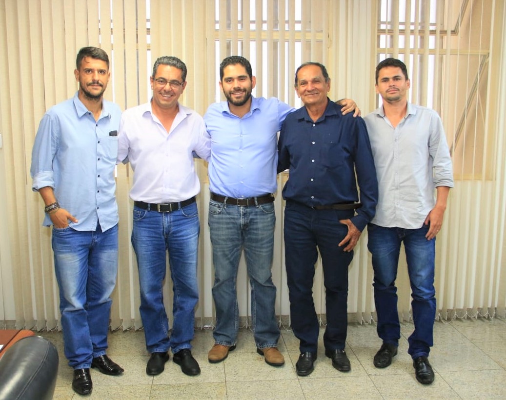 Lucas, Marcelo, o prefeito Francisco da Silva e o vereador Gabriel em visita ao vice-governador Lincoln Tejota. (Reprodução/Arquivo)