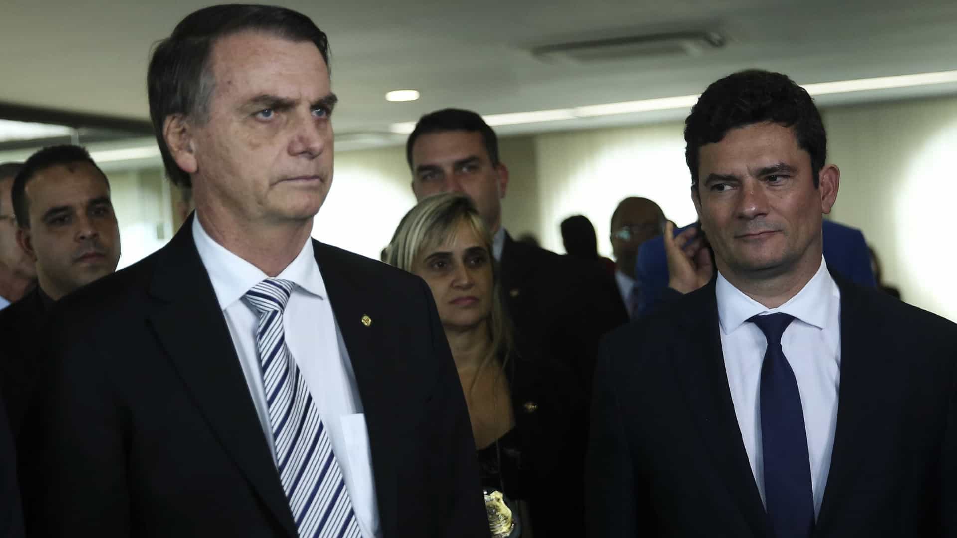 Presidente Jair Bolsonaro (Sem Partido) e o ex-ministro da Justiça e Segurança Pública, Sergio Moro. (Reprodução/FolhaPress)