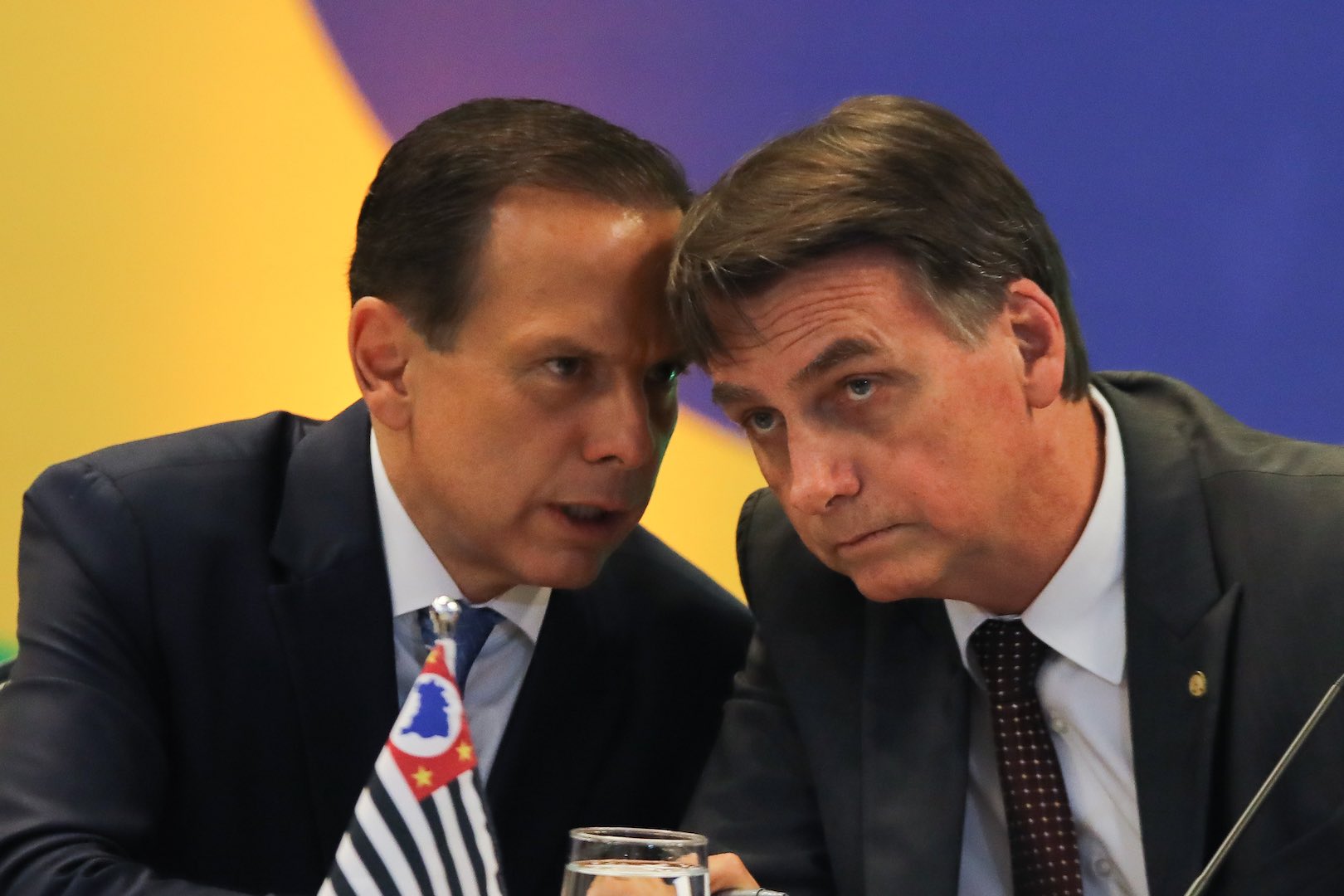 Da esquerda para a direita: João Dória, governador de São Paulo, e Jair Bolsonaro, Presidente da República. (Reprodução/Poder360)