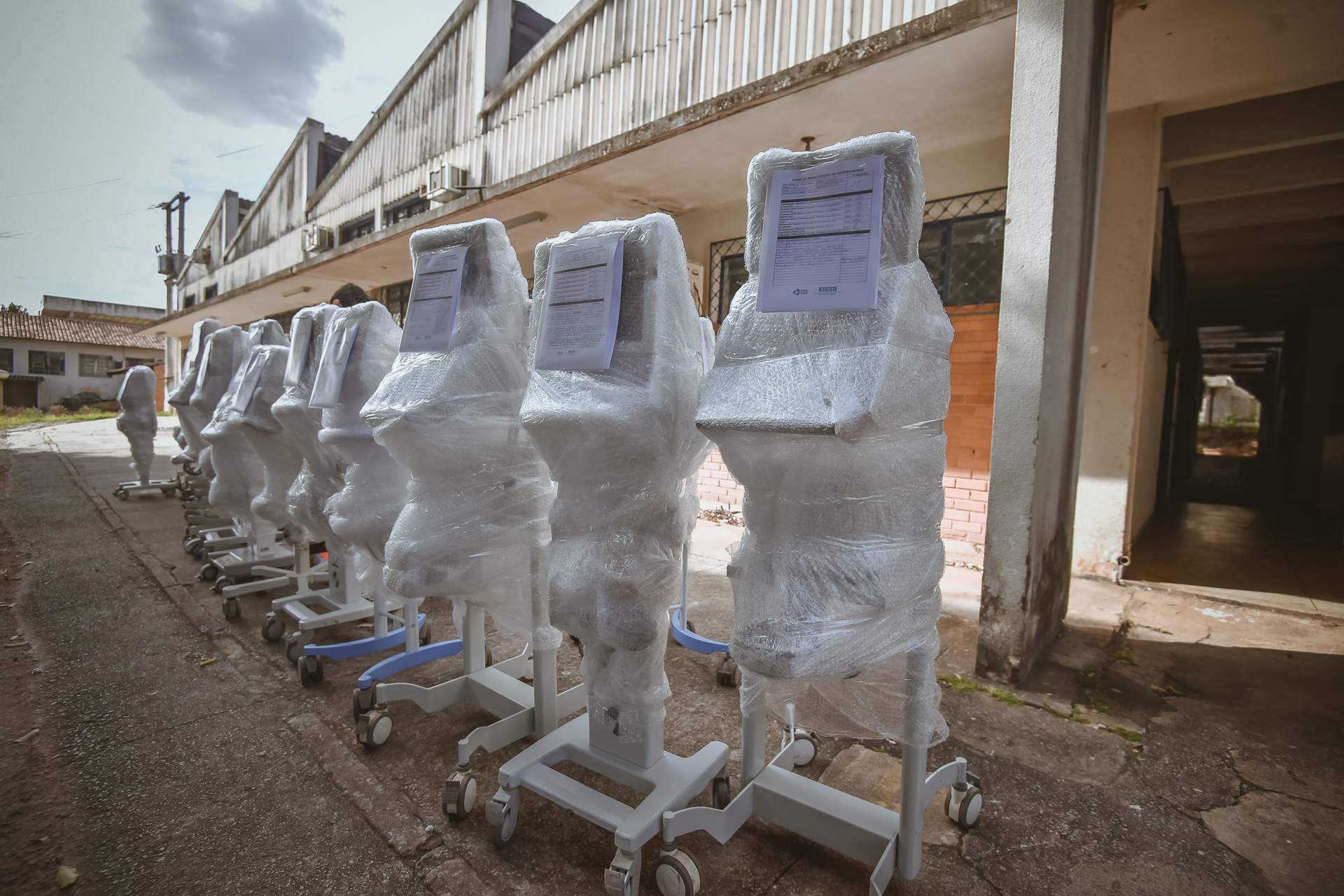 Esses 18 equipamentos serão destinados às unidades prioritárias, como o Hospital de Campanha de Águas Lindas de Goiás e o Hospital e Maternidade São Marcos. (Foto: Iron Braz) 