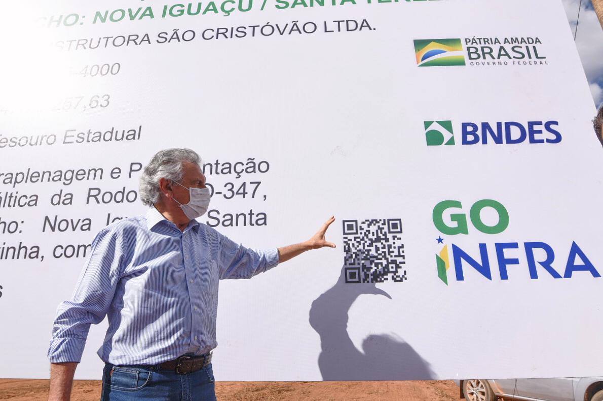 Governador Ronaldo Caiado retoma pavimentação da rodovia GO-347, entre Nova Iguaçu de Goiás e Santa Terezinha de Goiás (Reprodução SECOM) 