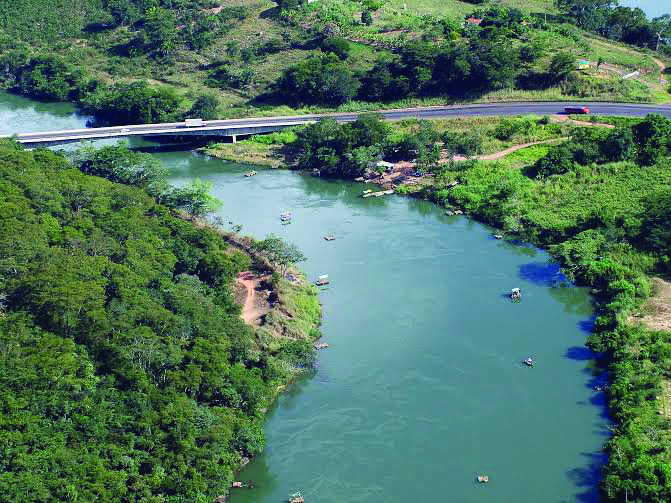 Curso do Rio Araguari entre os municípios de Araguari e Uberlândia/MG. (Reprodução)