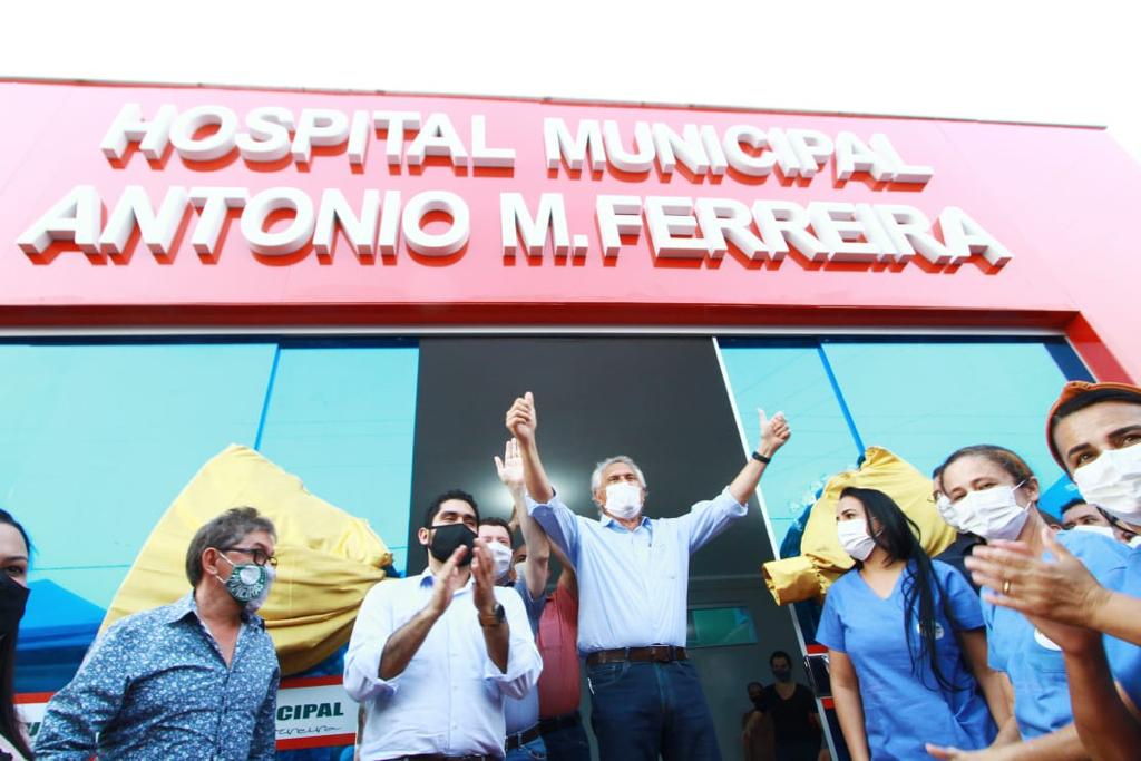 O governador Ronaldo Caiado durante inauguração do novo hospital municipal de São Luiz do Norte: 