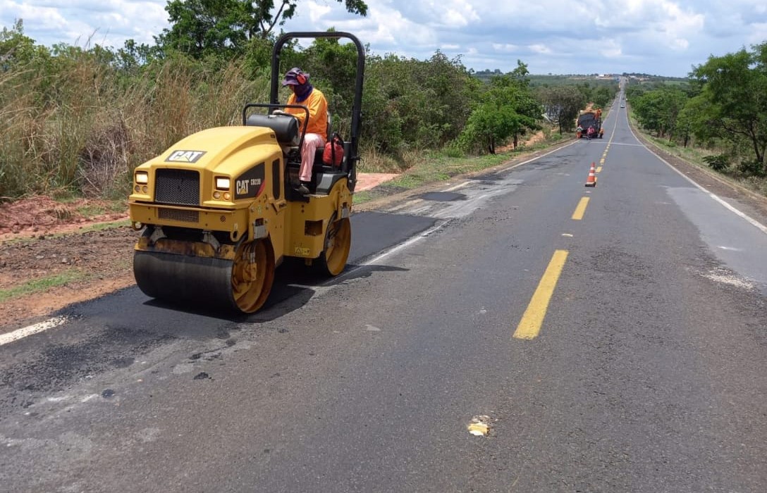 Goinfra e a CMOC Mineração estão restaurando a GO-504, que liga o entroncamento da BR-050 à Usina de Fosfato da empresa, em Catalão (Reprodução)