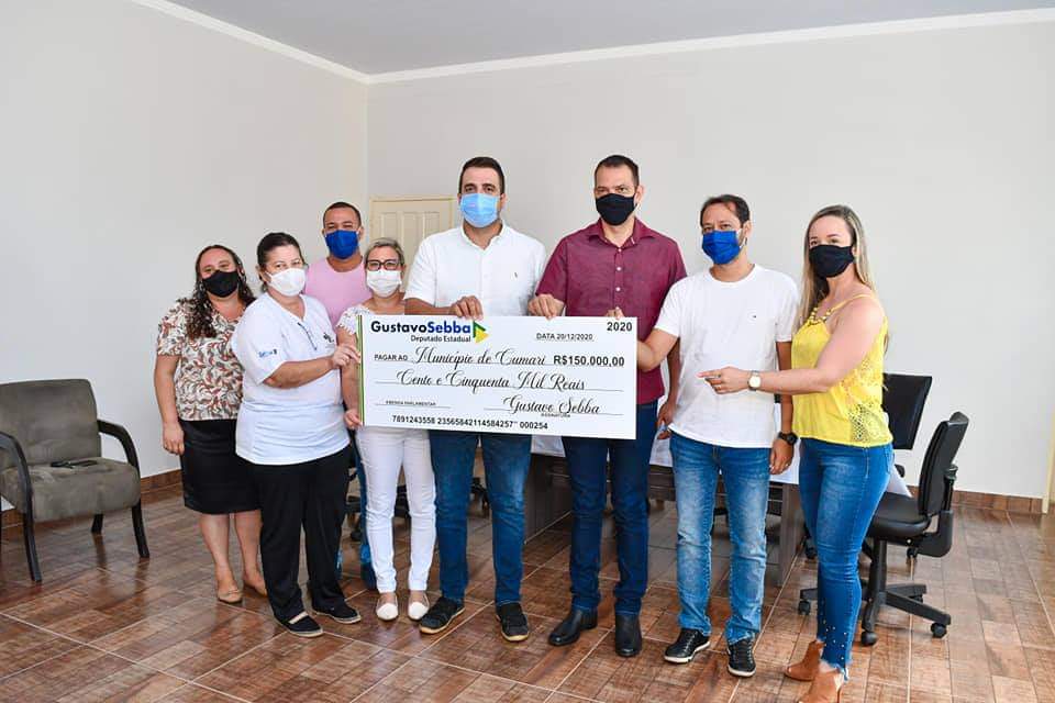 João Rios e equipe recebendo emenda do deputado Gustavo Sebba de R$ 150 mil para a área de Saúde (Reprodução)