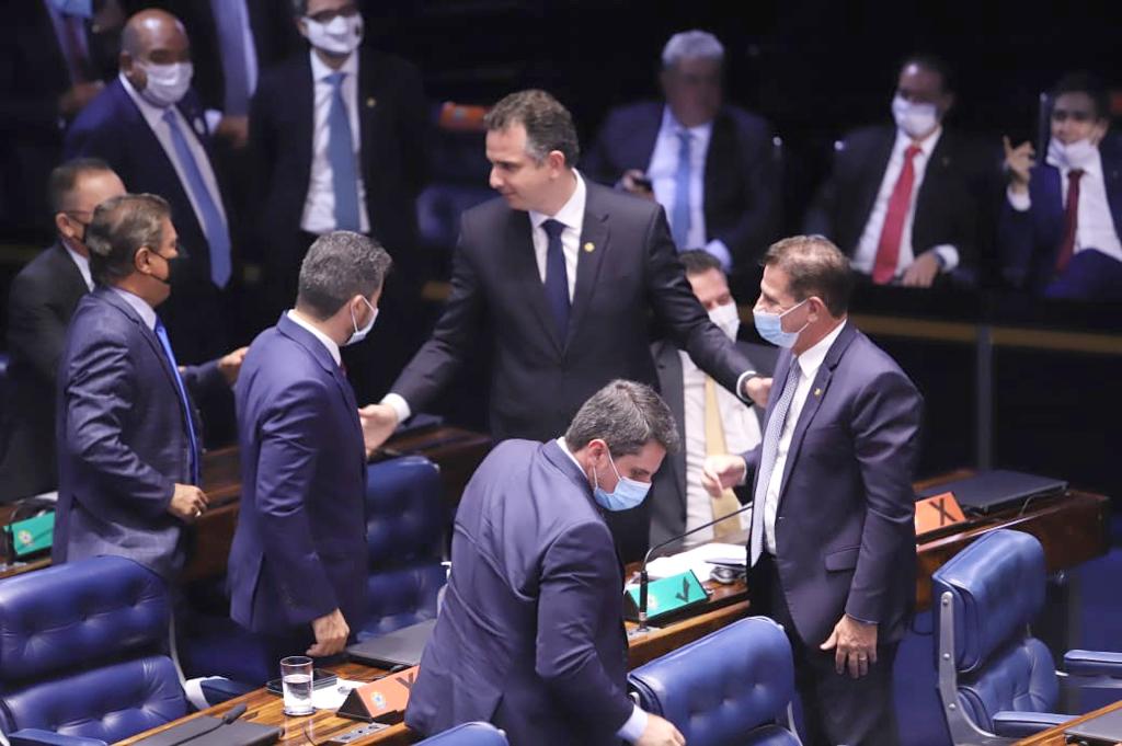 senador Vanderlan Cardoso (PSD-GO) parabenizou o novo presidente do Senado Federal, senador Rodrigo Pacheco (DEM-MG), eleito nesta segunda presidente do Senado (Patrícia Pinheiro)