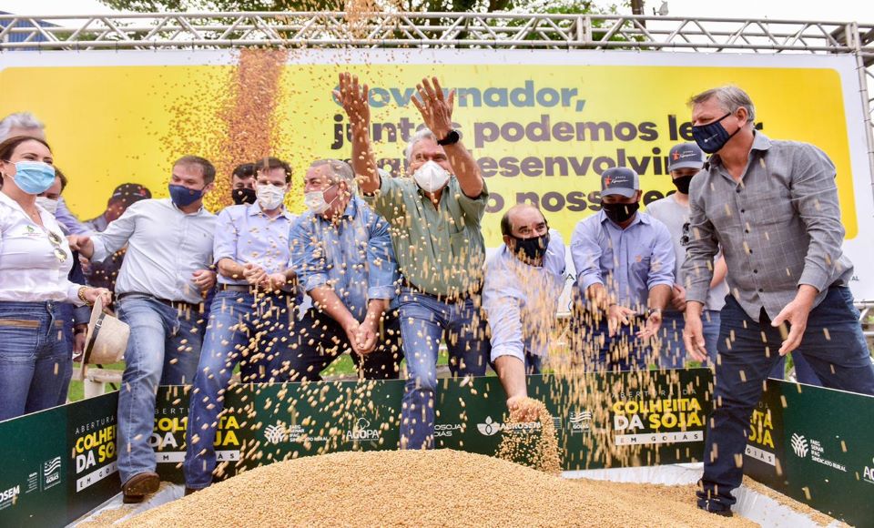 Governador Ronaldo Caiado participa da abertura da colheita da soja em Goiás na Fazenda Brasilanda, em Montividiu (GO): "É um setor parceiro, do qual faço parte, e me orgulho disso"