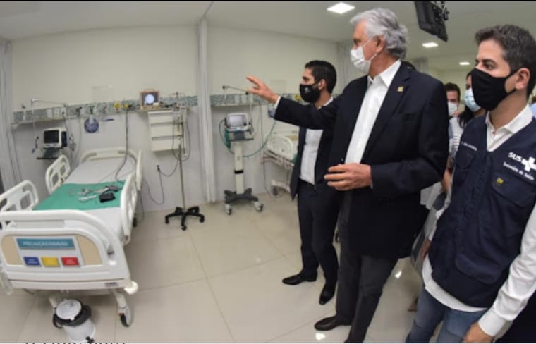 Governador Ronaldo Caiado vistoriou o andamento da implantação do Hospital de Enfrentamento à Covid-19 do Centro-Norte Goiano (HCN), em Uruaçu (Foto: Hegon Corrêa)