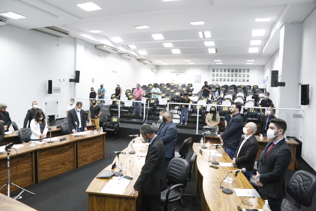 Parlamentares apreciando pautas no plenário da Câmara Municipal de Caldas Novas(Reprodução)