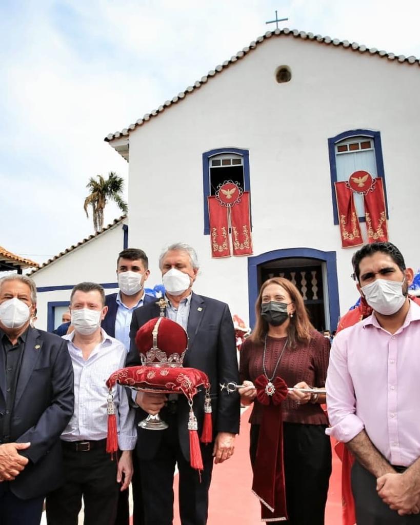 O governador Ronaldo Caiado, ao lado do primeira-dama, Gracinha Caiado, inaugura restauração da Igreja Nossa Senhora da Conceição e reconstrução da GO-427, em Jaraguá: "Conseguimos cumprir com aquilo 