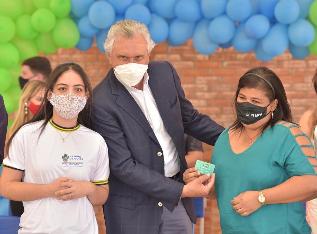 Governador Ronaldo Caiado, em Aparecida de Goiânia, durante entrega de unidades do Cartão Alimentação e anúncio de obras em sete escolas da rede estadual