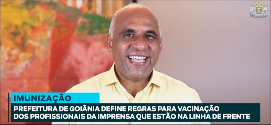 Prefeito de Goiânia Rogerio Cruz anunciando vacinação aos profissionais da imprensa (Reprodução)