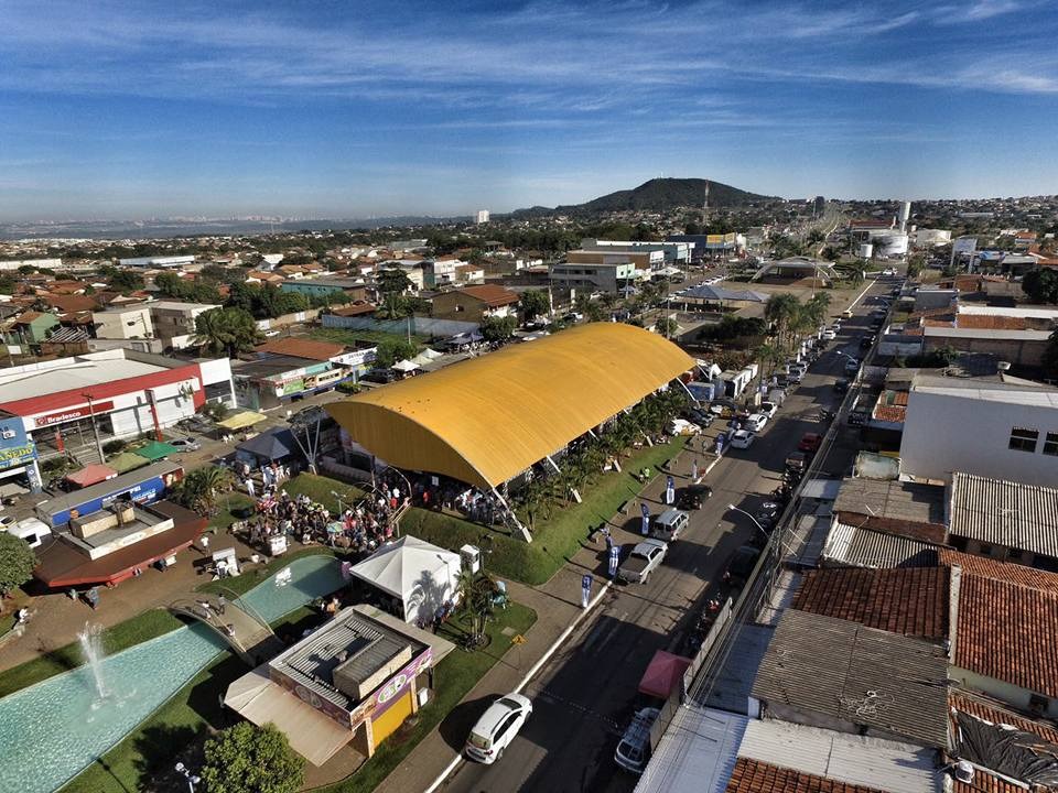 Equipe contratada pela Agehab realiza visitas domiciliares no bairro Margarida Procópio, em Senador Canedo, para coletar informações e documentos dos proprietários dos imóveis