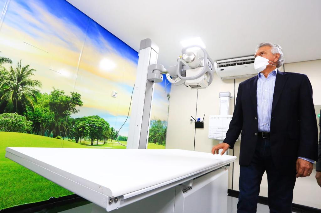 O governador Ronaldo Caiado durante solenidade que marca entrega de R$ 16 milhões em equipamentos ao Hospital Estadual Dr. Alberto Rassi e celebrações ao Dia do Médico