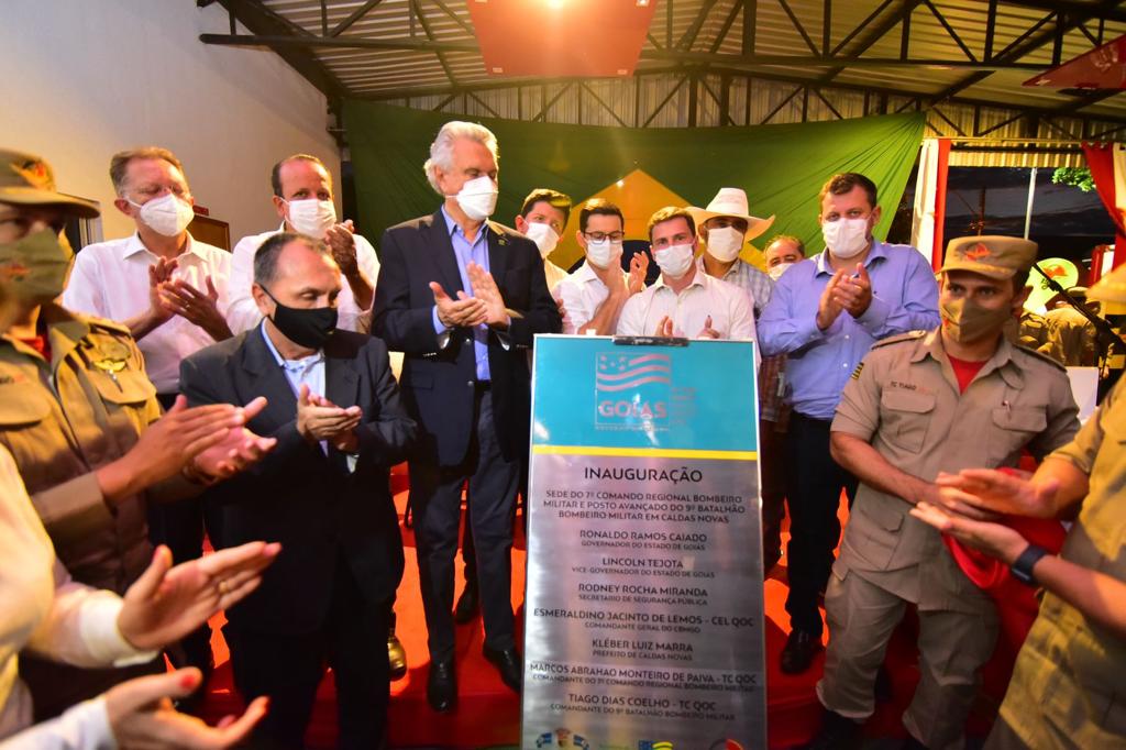 Durante aniversário de 110 anos de Caldas Novas, o governador Ronaldo Caiado inaugurando a sede do 7º Comando Regional Bombeiro Militar