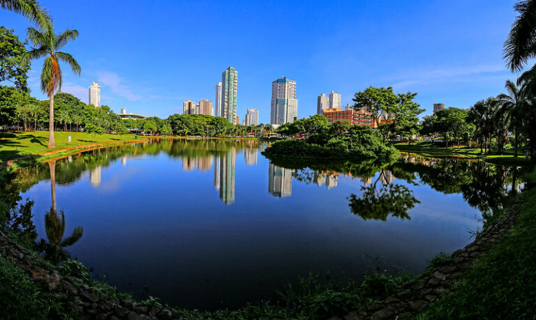 Panaromica do Parque Vaca Brava, um dos cartões postais de Goiânia