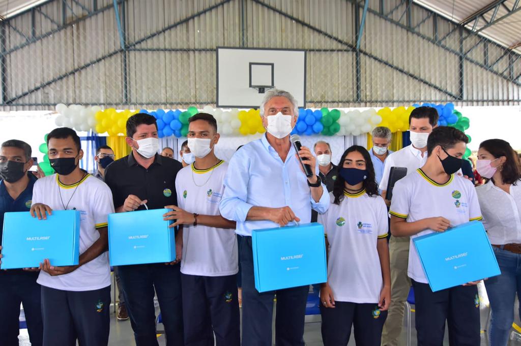 Em Aparecida de Goiânia, o governador Ronaldo Caiado totaliza mais de R$ 105 milhões para a educação estadual no município, entrega estrutura para educação inclusiva e renova mobiliário das escolas