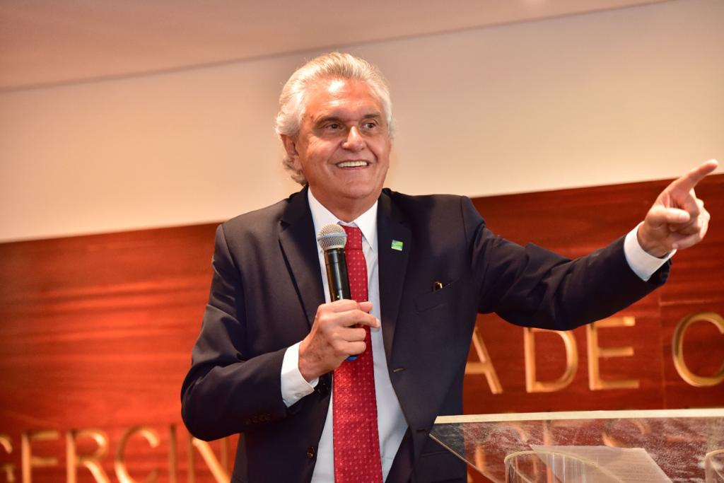 O governador Ronaldo Caiado durante reunião com comunicadores, nesta sexta-feira (03/12), no Palácio das Esmeraldas, em Goiânia