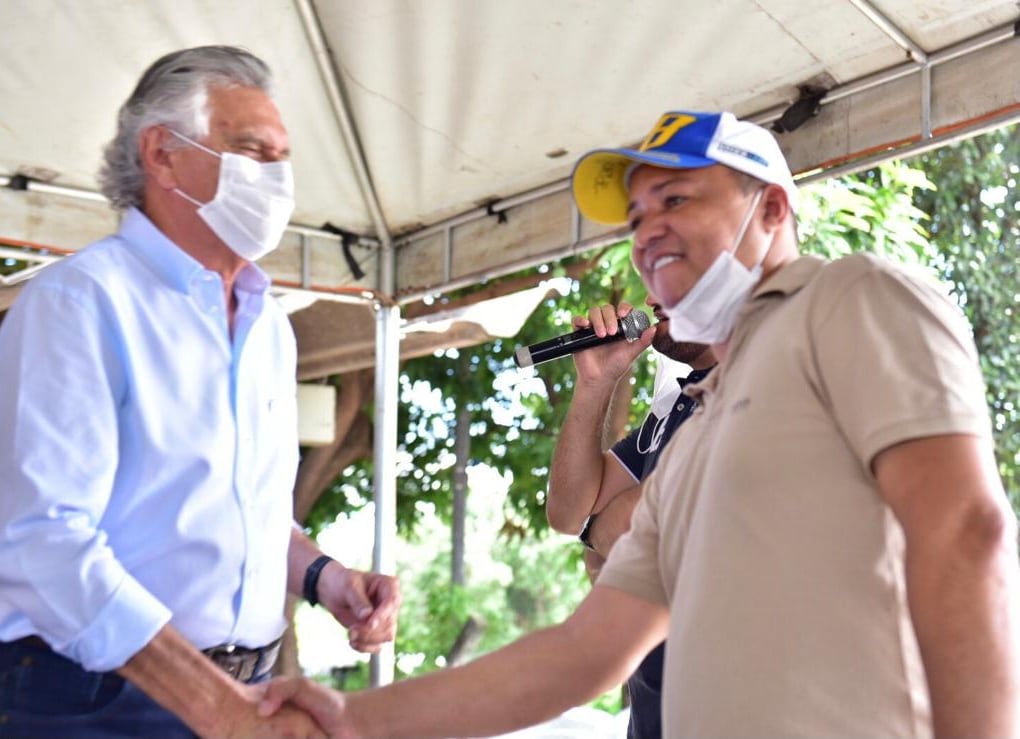 O governador Ronaldo Caiado e o presidente do Detran Dr. Marcos Roberto durante confraternização de fim de ano dos servidores do Detran-GO