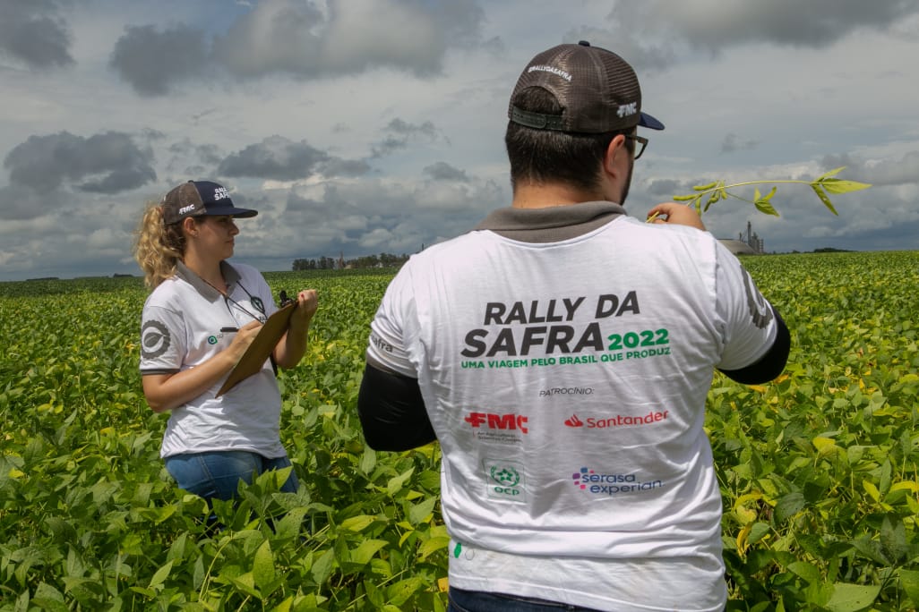 Técnicos do Rally da Safra avaliam lavoura de soja Rally da Safra Foto: Eduardo Montsou