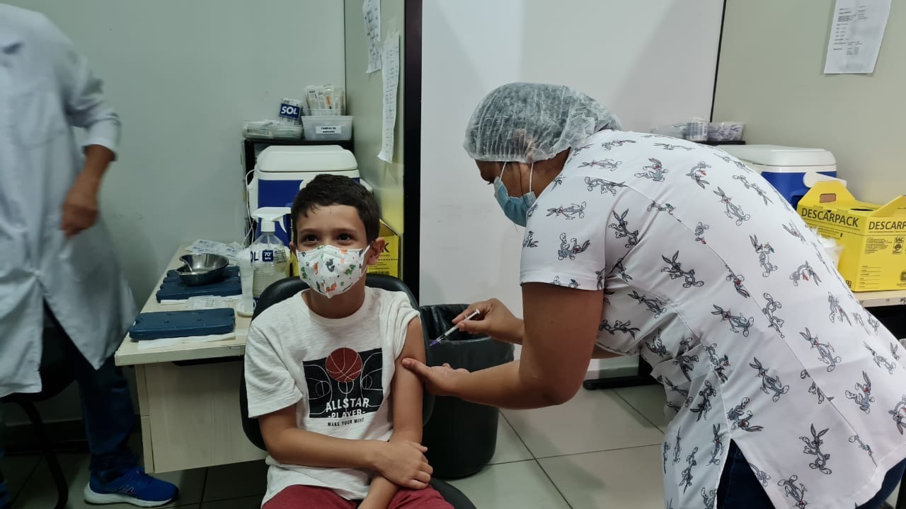 Vacinação contra Covid-19 avança em Goiânia e alcança 30,6% das crianças de 5 a 11 anos: gestão municipal disponibiliza 13 salas exclusivas para atendimento a esse público