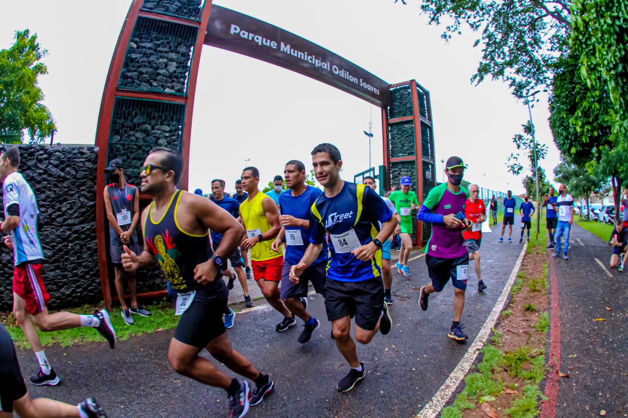 "Treinão" promovido pela Secretaria Municipal de Esportes, no Parque Municipal Odilon Soares, abriu calendário de 2022 com exercícios funcionais e corrida de 5 km