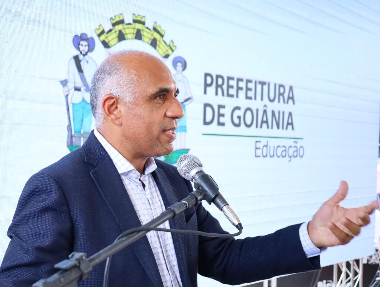 Prefeito Rogério Cruz anuncia concurso público com mais de 1,3 mil vagas para educação, saúde e assistência social. Edital será publicado após feriado de Carnaval