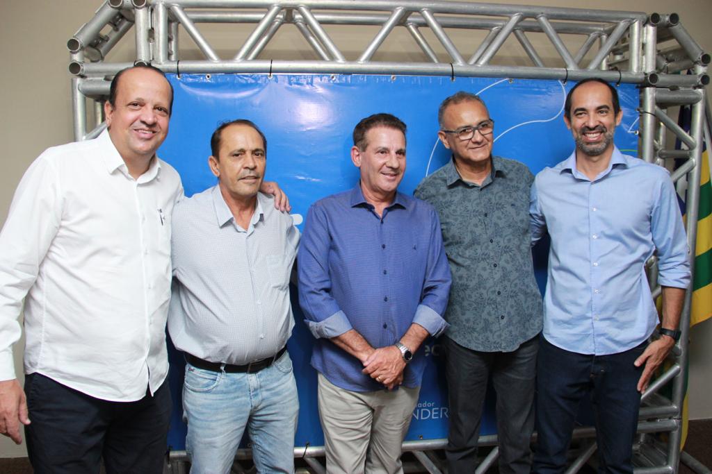 Os prefeitos: Kléber Marra (Caldas Novas), Zé Carlos (Água Limpa), Kelton (Bonfinópolis) e Fernando Pellozo (Senador Canedo), durante o lançamento do Programa Saúde Positiva