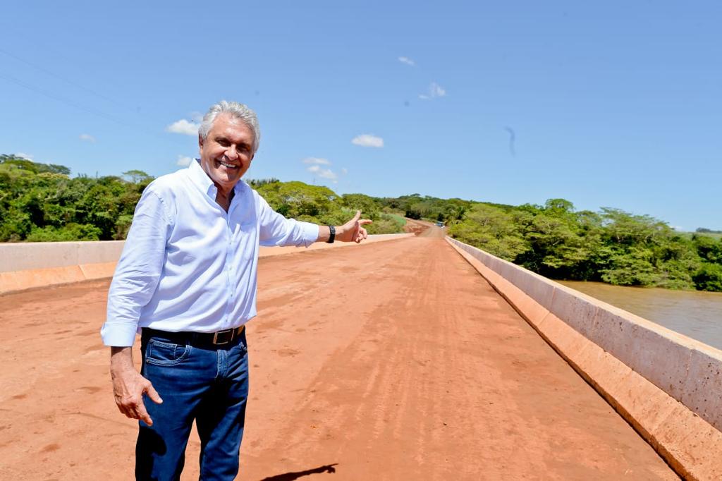 Governador Ronaldo Caiado durante inauguração da ponte sobre Rio Verdão, entre Maurilândia e Turvelândia, no Sudoeste do Estado