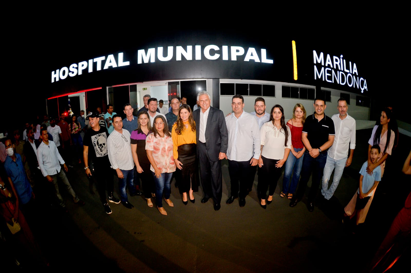 Governador Ronaldo Caiado durante visita ao município de Cristianópolis, junto da prefeita Juliana Costa e lideranças participando da inauguração do Hospital Municipal Marília Mendonça e de outras obr