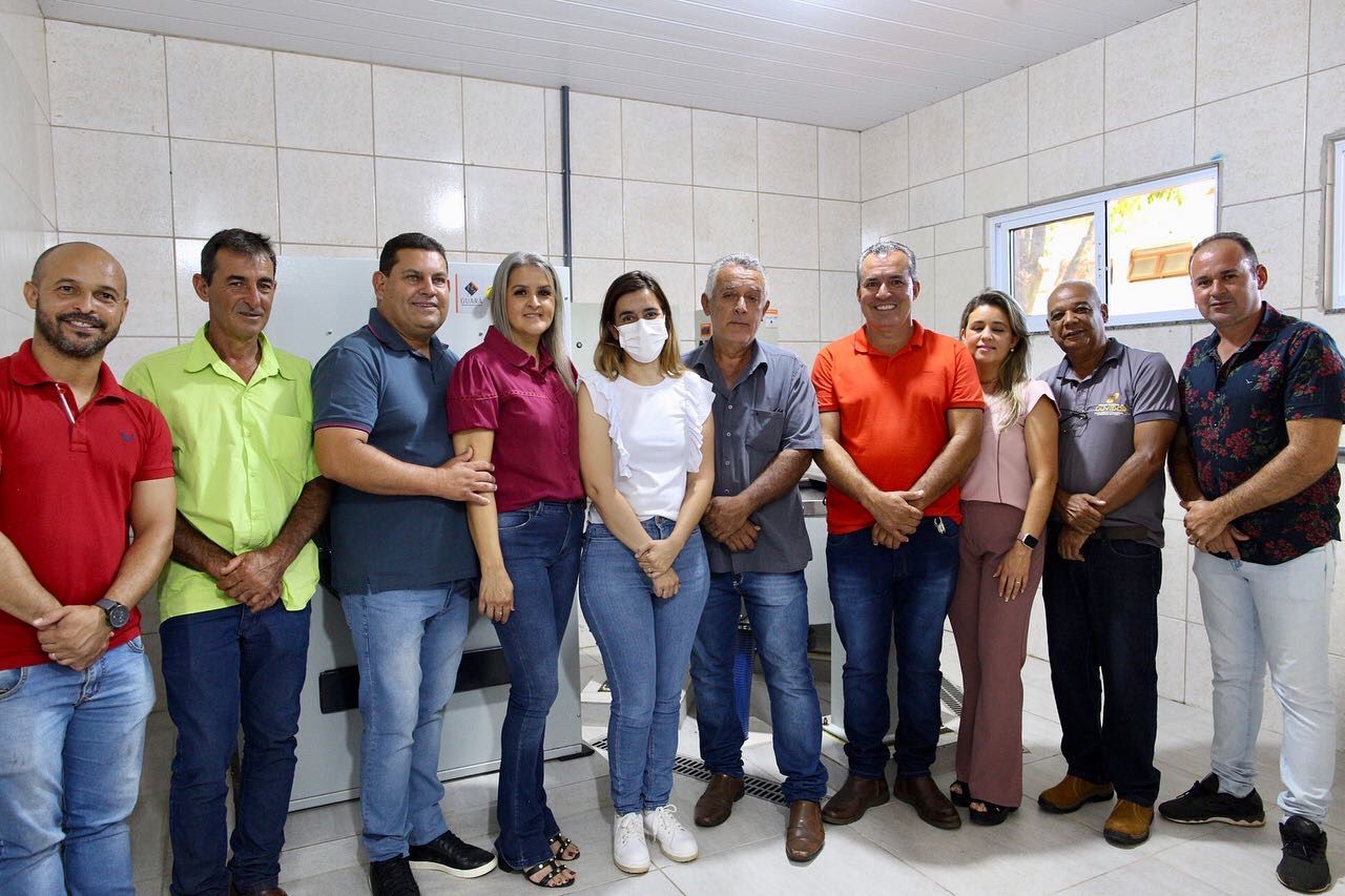 Cebinha Nascimento, Ana Lúcia, o vice Nelci, Suzana Gomes e os vereadores durante a entrega de mais um benefício ao HM Santo Antônio 