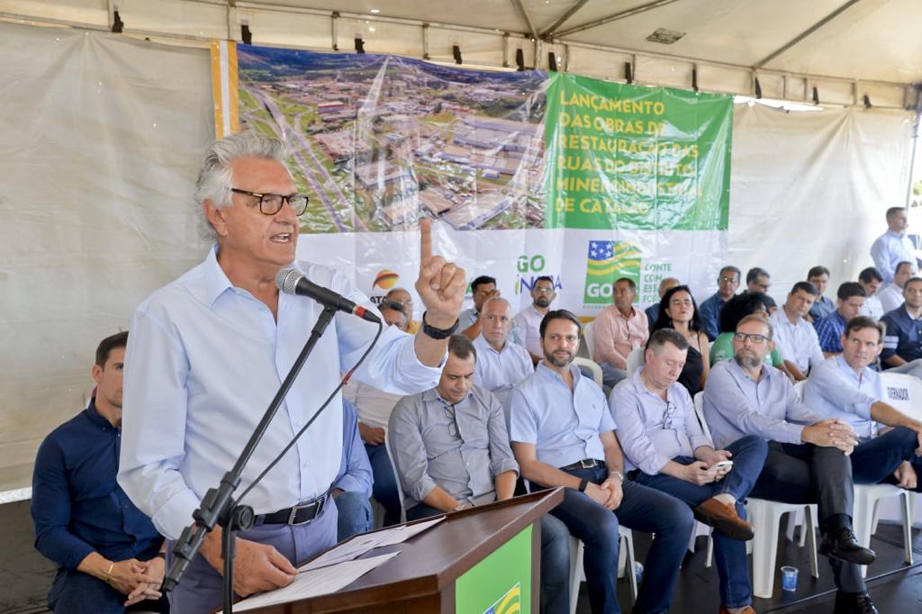 O governador Ronaldo Caiado durante o lançamento das obras para restauração de ruas do Distrito Mineroindustrial de Catalão