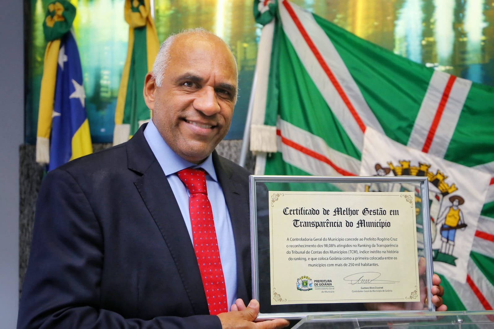 Prefeito Rogério Cruz lança Manual de Transparência do Município de Goiânia, e é homenageado por índice histórico de 98,08% em ranking do TCM