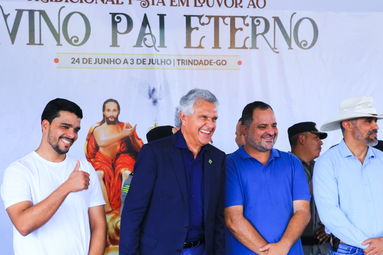 Governador Ronaldo Caiado durante anúncio de retomada do formato presencial da Romaria do Divino Pai Eterno, em Trindade 