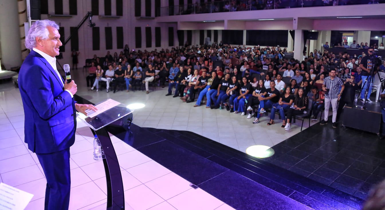 Em Anápolis, governador Ronaldo Caiado acompanha cerimônia em comemoração ao aniversário da Igreja Quadrangular em Goiás