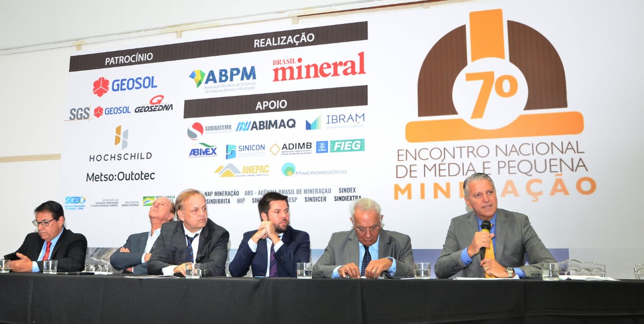Plano Estadual de Recursos Minerais foi apresentado na abertura do 7º Encontro Nacional da Média e Pequena Mineração e da Feira da Indústria da Mineração (Brasmin), que aconteceu em Goiânia