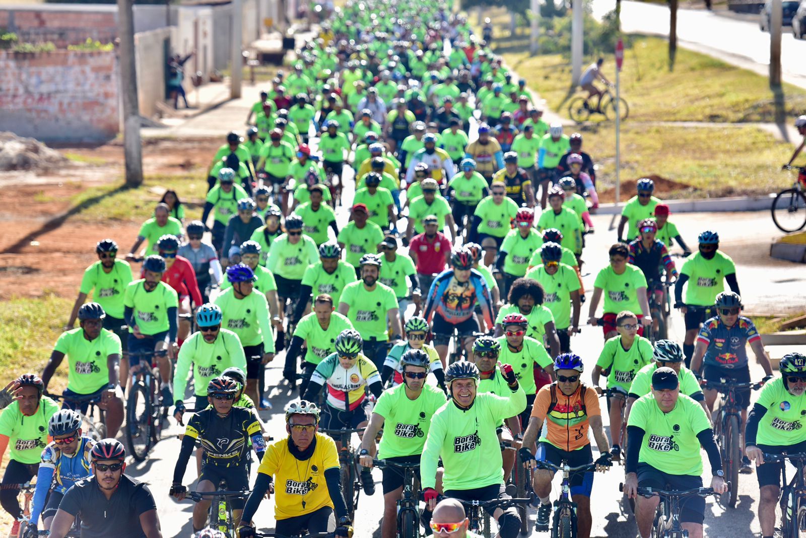 Governo Ronaldo Caiado participa de pedal de 10 quilômetros em Cidade Ocidental, no Entorno do DF