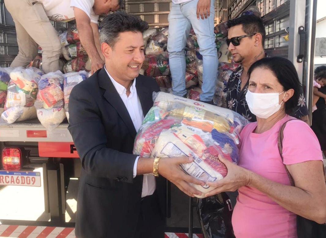 Prefeitura de Goiânia entrega cestas básicas no Cras Jardim do Cerrado, Região Oeste, nesta última quinta-feira (07/07)