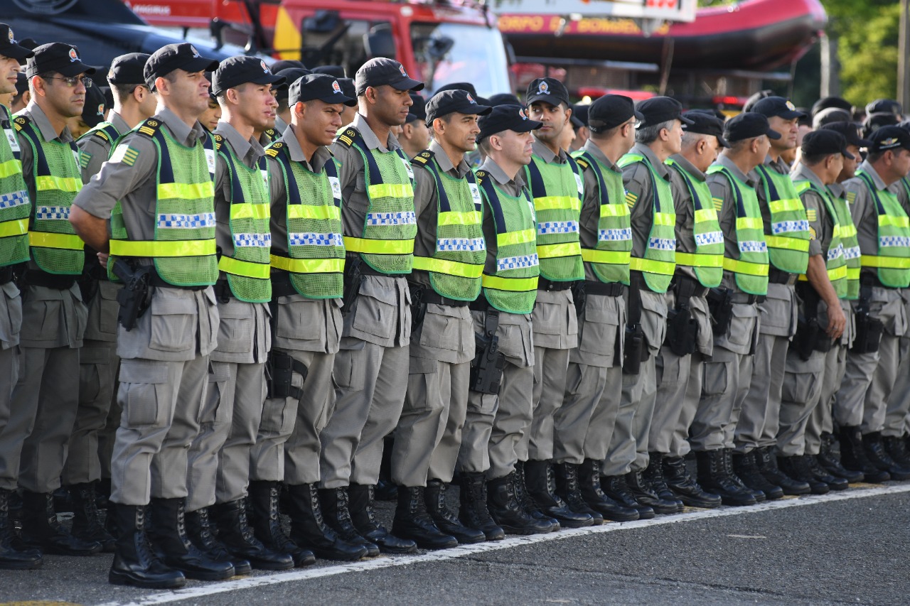 Provas para soldado da Polícia Militar de Goiás ocorrem neste domingo (10/07). Concurso oferece 1520 vagas, com salário de R$ 6,3 mil