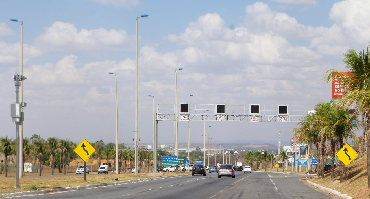 Retirada de radares móveis das rodovias estaduais reduziu R$ 52,8 milhões em multas: segurança viária ganhou reforço com equipamentos fixos 