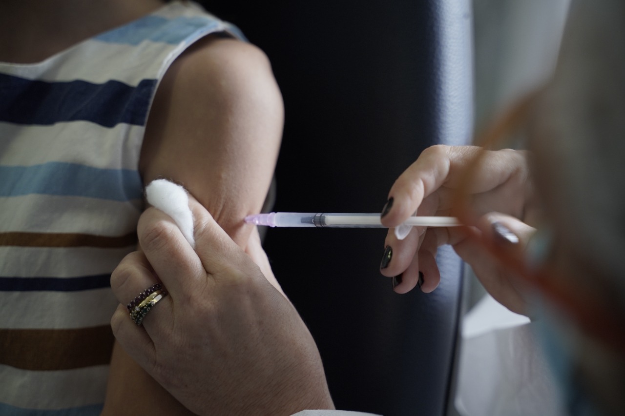 Municípios que tiverem doses em estoque já podem começar a vacinação contra Covid-19 para crianças de 3 a 4 anos. Saúde estadual começa a distribuição de doses nesta quinta-feira para locais desabaste