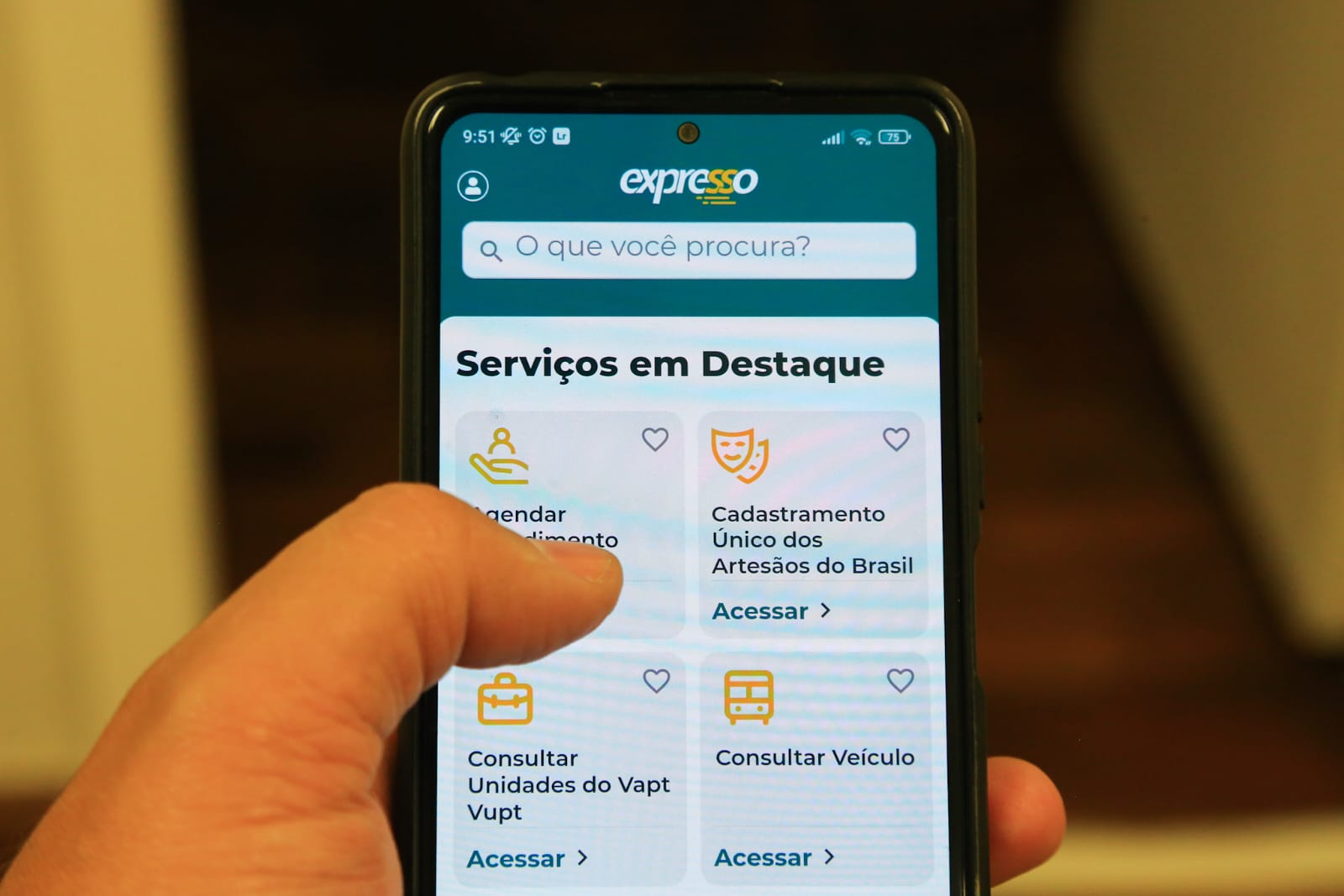 Além do Expresso Web, o acesso aos serviços também pode ser feito por meio do aplicativo Expresso Goiás, disponível para download gratuito nos sistemas Android e iOS