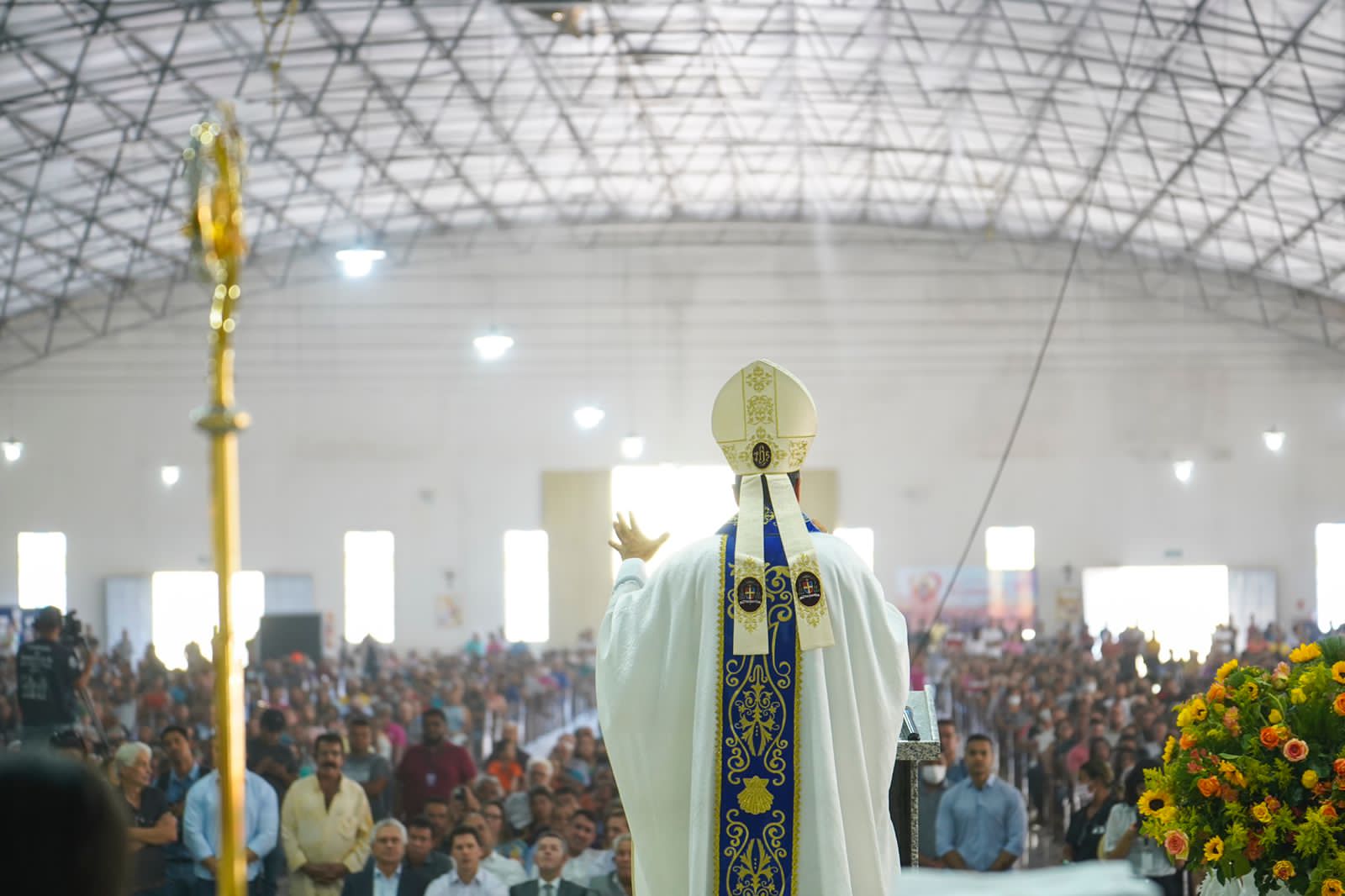 Governador Ronaldo Caiado acompanha multidão durante missa na Romaria de Muquém: "Agradecer a intercessão de Nossa Senhora"