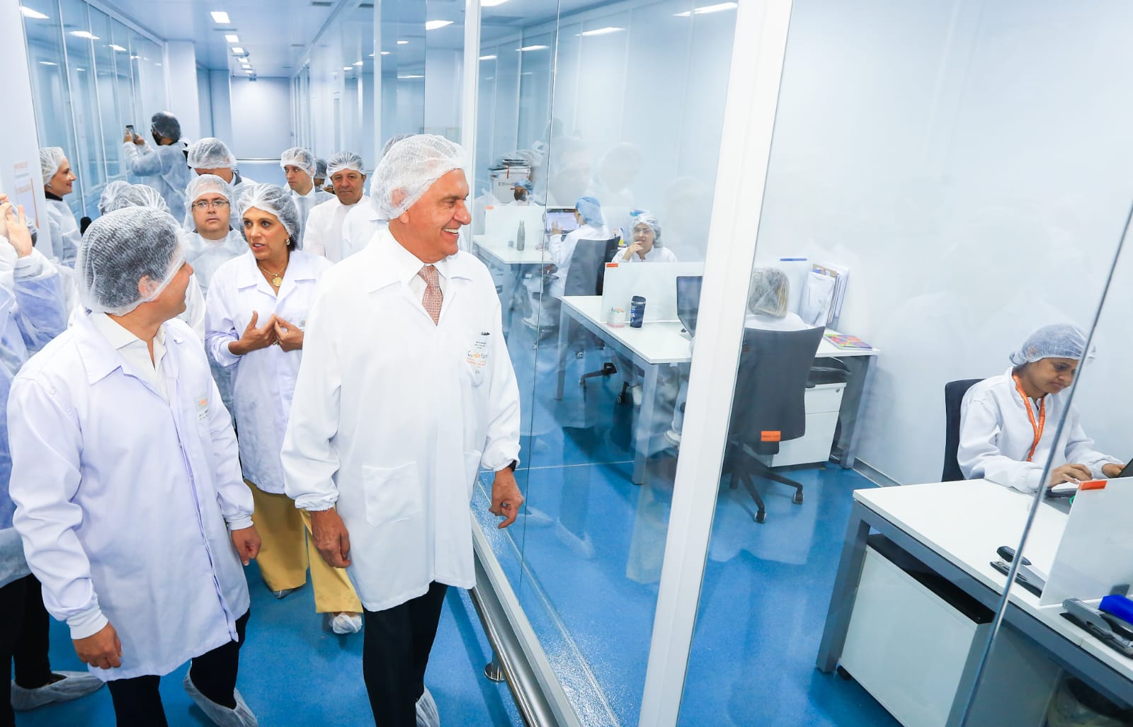 Governador Caiado visita as instalações de nova fábrica de medicamentos estéreis instalada no Daia, em Anápolis: 