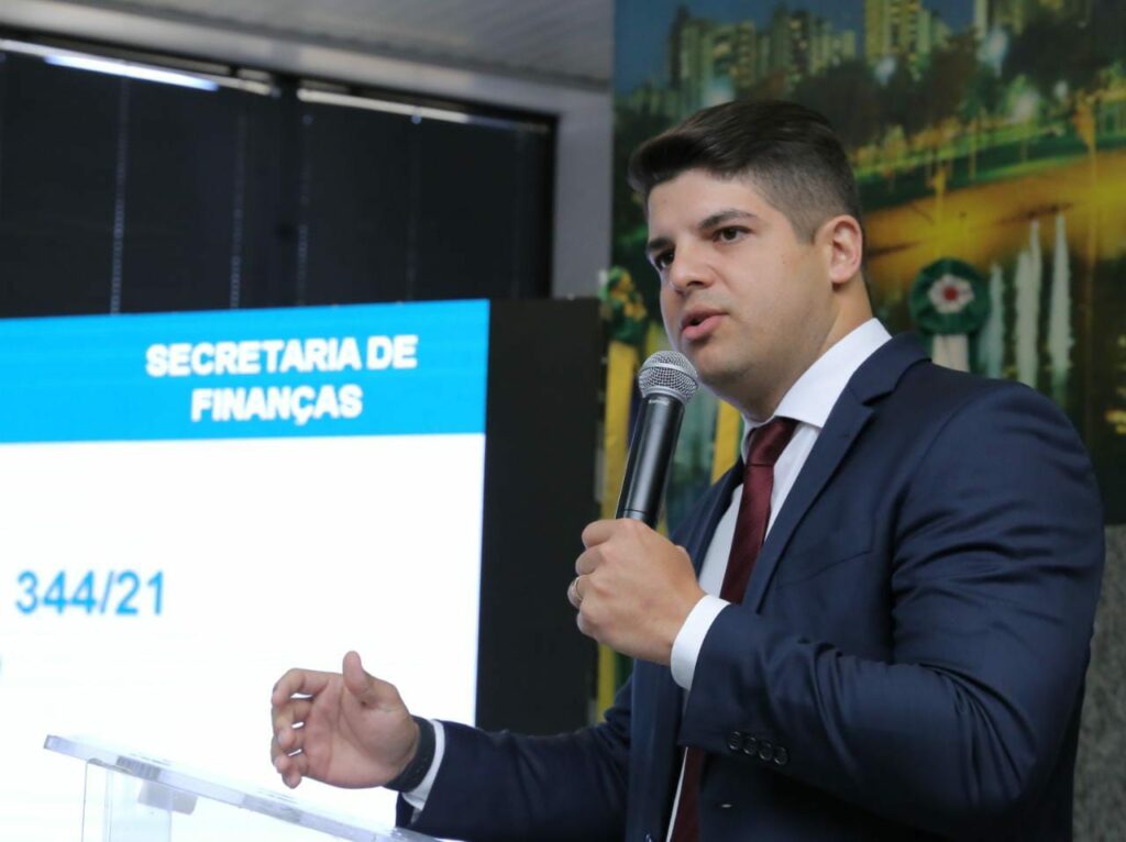 Secretário Municipal de Finanças, Vinícius Alves coordena audiência pública para detalhar melhorias no Código Tributário de Goiânia: principal proposta é a de congelar IPTU em 2023 e 2024 