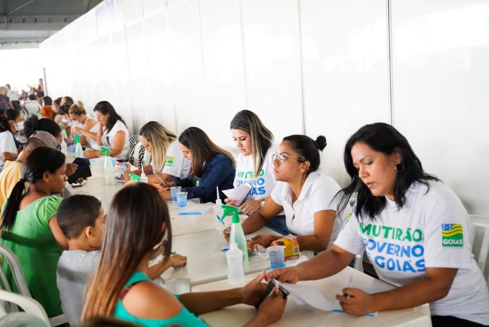 Servidores do Governo de Goiás levam serviços de saúde à população. Categoria foi beneficiada com pagamento de progressões e reajuste salarial