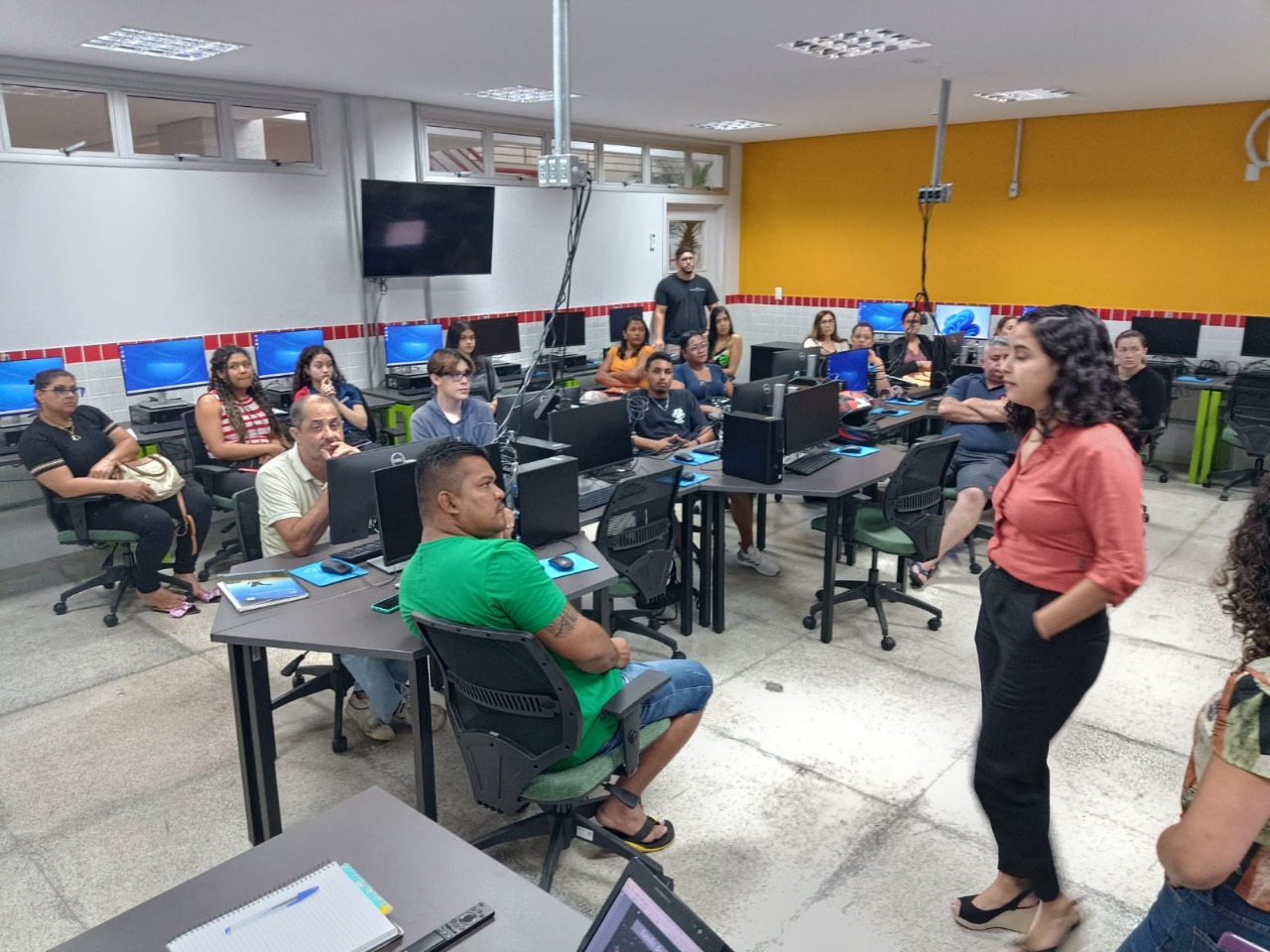 Escolas do Futuro de Goiás ofertam vagas nas áreas de tecnologia, marketing e empreendedorismo