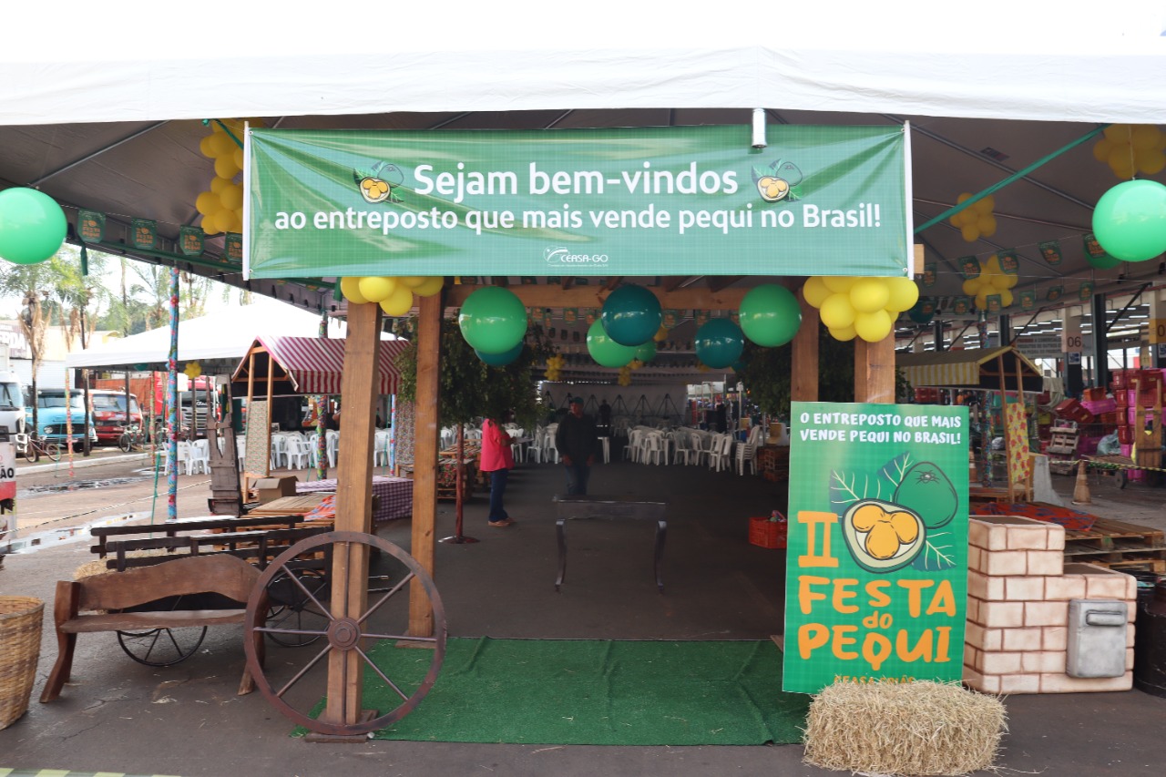 2ª Festa do Pequi distribuiu mais de duas mil refeições e trouxe a Folia de Reis e o catira para dentro do entreposto que mais vende pequi no Brasil